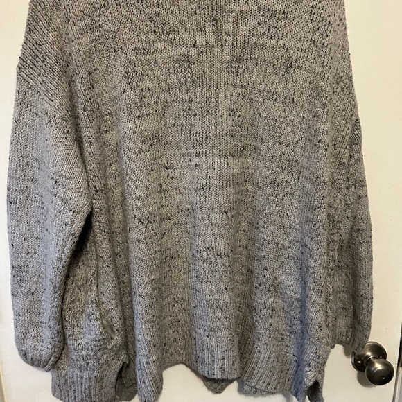 Sonoma sweater no rips or snags - Picture 2 of 2